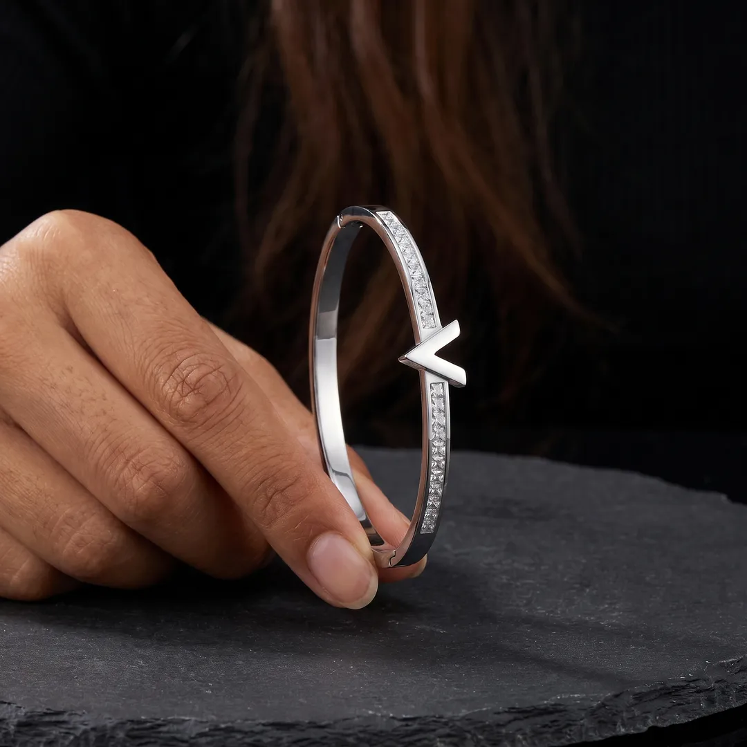 Brazalete rígido de acero, letra V, V acero, foto 2